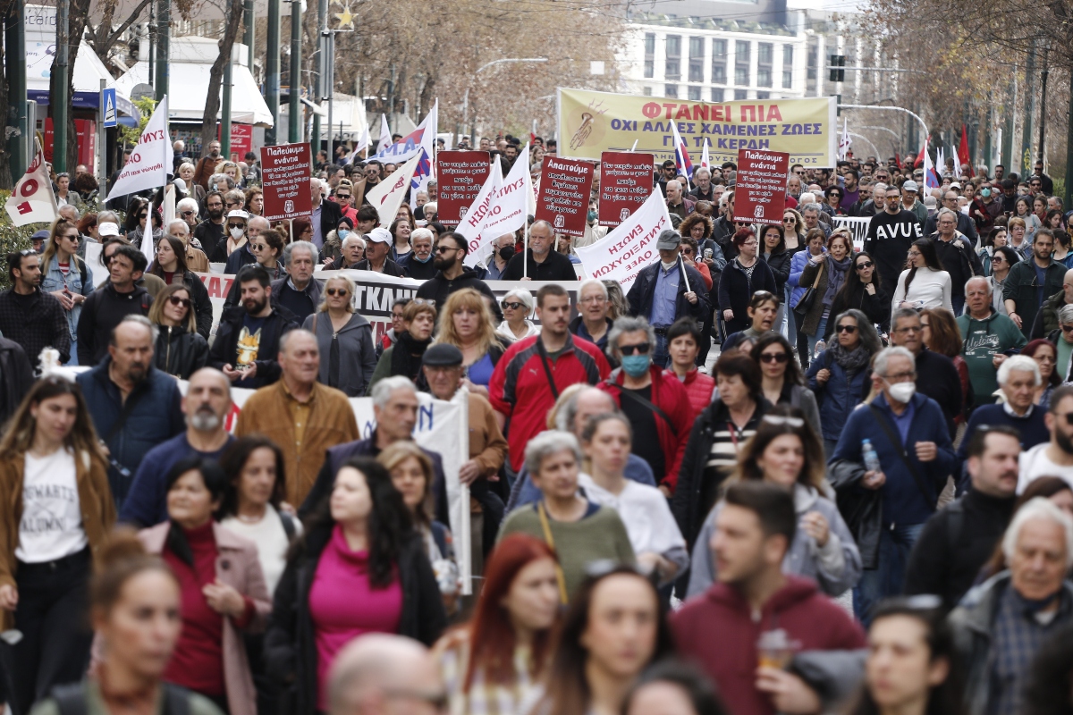 Τέμπη: 15.000 άτομα διαδήλωσαν στο Σύνταγμα