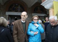 Ο Αντώνης Αντωνιάδης έβαλε τα κλάματα μπροστά στο φέρετρο του θρύλου της ΑΕΚ