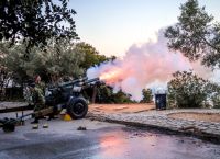 25η Μαρτίου: Η έπαρση της ελληνικής σημαίας στον Ιερό Βράχο της Ακρόπολης [pics,vid]