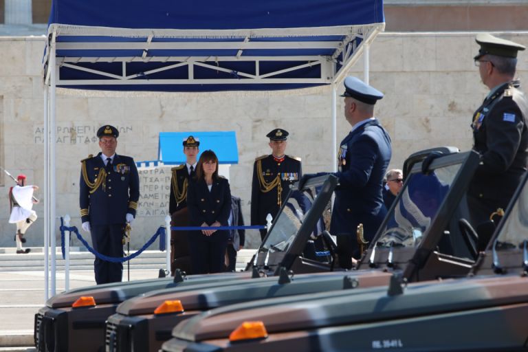Στρατιωτική παρέλαση στην Αθήνα για την 25η Μαρτίου: Δείτε live [vid]