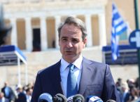 Μητσοτάκης: «Να εμπνευστούμε από τους θριάμβους και να διδαχθούμε από τις τραγωδίες» [vid]