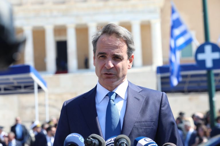 Μητσοτάκης: «Να εμπνευστούμε από τους θριάμβους και να διδαχθούμε από τις τραγωδίες» [vid]