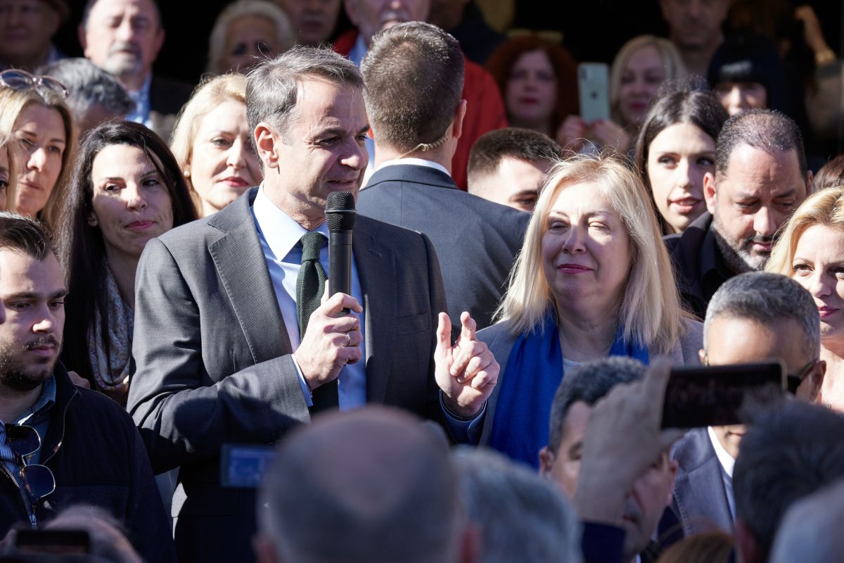 PM Mitsotakis: The Evros fence will be finished with or without EU funds