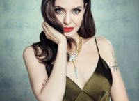 Angelina Jolie: Ο νέος σύντροφός της είναι στη λίστα με τους πιο πλούσιους άντρες του κόσμου Angelina Jolie: Ο νέος σύντροφός της είναι στη λίστα με τους πιο πλούσιους άντρες του κόσμου
