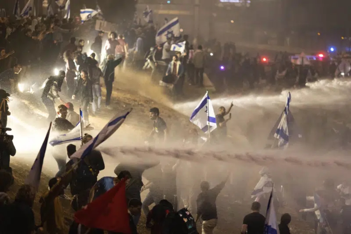 Αναταραχές στο Ισραήλ μετά την καρατόμηση του υπουργού Άμυνας – Δραματική παρέμβαση του προέδρου