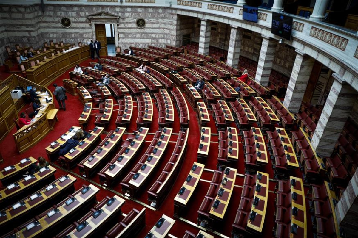 Βουλή: Αύριο στην Ολομέλεια η ψήφιση του νομοσχεδίου για τη βία και τον σχολικό εκφοβισμό