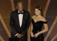Morgan Freeman: Ο πραγματικός λόγος που στα Όσκαρ φορούσε μαύρο γάντι στο χέρι του