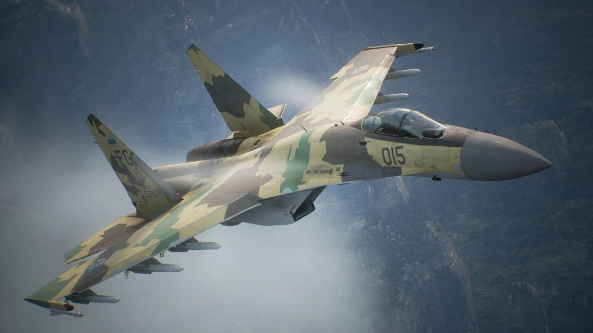 Ρωσικό μαχητικό αεροσκάφος SU-35 σηκώθηκε πάνω από τη Βαλτική Θάλασσα