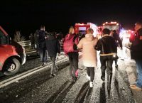Τραγωδία στα Τέμπη: Νεκροί όλοι οι υπάλληλοι του ΟΣΕ – Γονείς ψάχνουν τα παιδιά τους [vid]