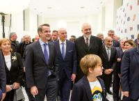 Μητσοτάκης και Δένδιας στην έκθεση των έργων του Έντι Ράμα στο Ζάππειο