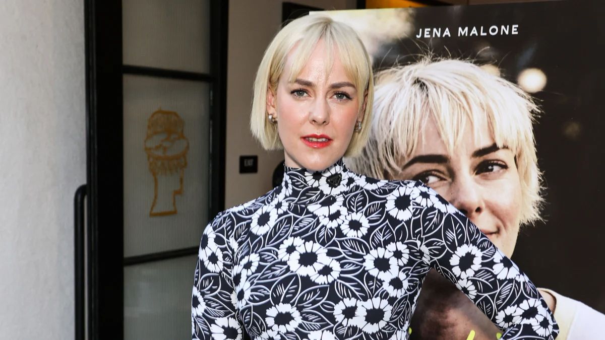Jena Malone: Εξομολογείται ότι συνεργάτης της σε ταινία τής επιτέθηκε σεξουαλικά