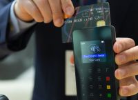 Αντίστροφη μέτρηση για τη διασύνδεση ταμειακών μηχανών και POS