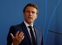 Le Monde: Ψηφίστηκε ο νόμος Μακρόν για τις συντάξεις