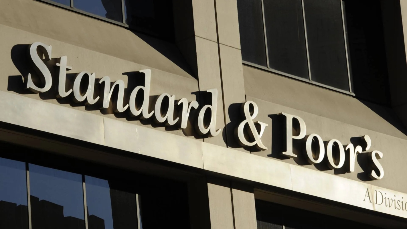 S&P για Ευρωζώνη: Βλέπει στασιμότητα με ήπιο κίνδυνο ύφεσης
