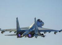 Ρωσικό μαχητικό SU-35 αναχαιτίζει δύο αμερικανικά βομβαρδιστικά Β-52