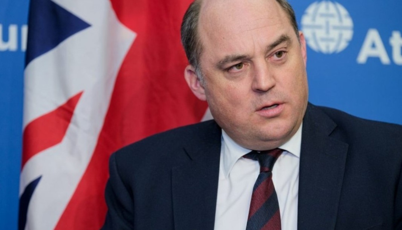 «Η Μόσχα πρέπει να σέβεται τον διεθνή εναέριο χώρο» δηλώνει ο υπουργός Άμυνας της Βρετανίας