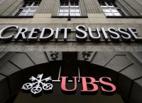 Η ελβετική τράπεζα UBS συζητά την εξαγορά της Credit Suisse