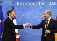 DW: Η Γερμανία στον δρόμο που χάραξε η Γαλλία;