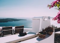 Berkshire Hathaway: Πρωτοφανής ζήτηση για πολυτελείς κατοικίες στην Ελλάδα