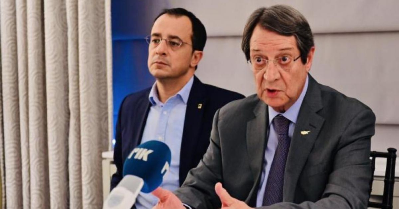 Κύπρος: Σε κλίμα συγκίνησης η συνάντηση Χριστοδουλίδη-Αναστασιάδη στο προεδρικό μέγαρο