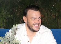 Σάκης Αρσενίου: «Θέλω η γυναίκα μου να μαγειρεύει, να πλένει και να σιδερώνει»