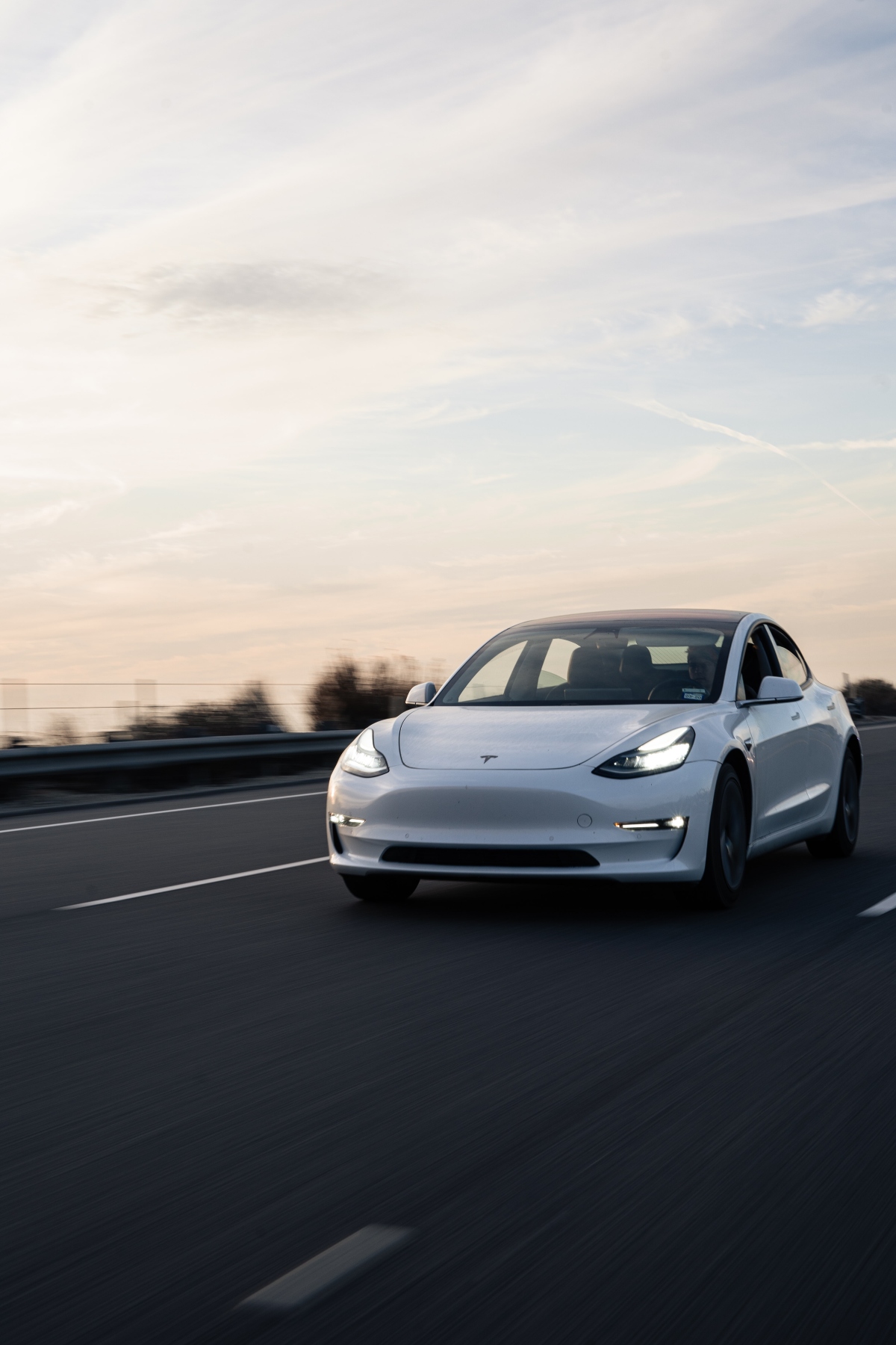 Tesla: Στόχος η μείωση κατά 50% του κόστους των ηλεκτρικών οχημάτων