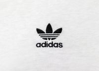 H Adidas προβλέπει ζημίες 700 εκατ. ευρώ το 2023 – «Πονάει» η αποχώρηση του Κάνιε Ουέστ
