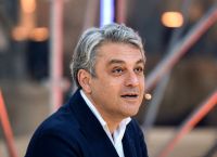 CEO Renault: Τέλος οι κινητήρες αυτοκινήτων, το μέλλον είναι ηλεκτρικό CEO Renault: Τέλος οι κινητήρες αυτοκινήτων, το μέλλον είναι ηλεκτρικό