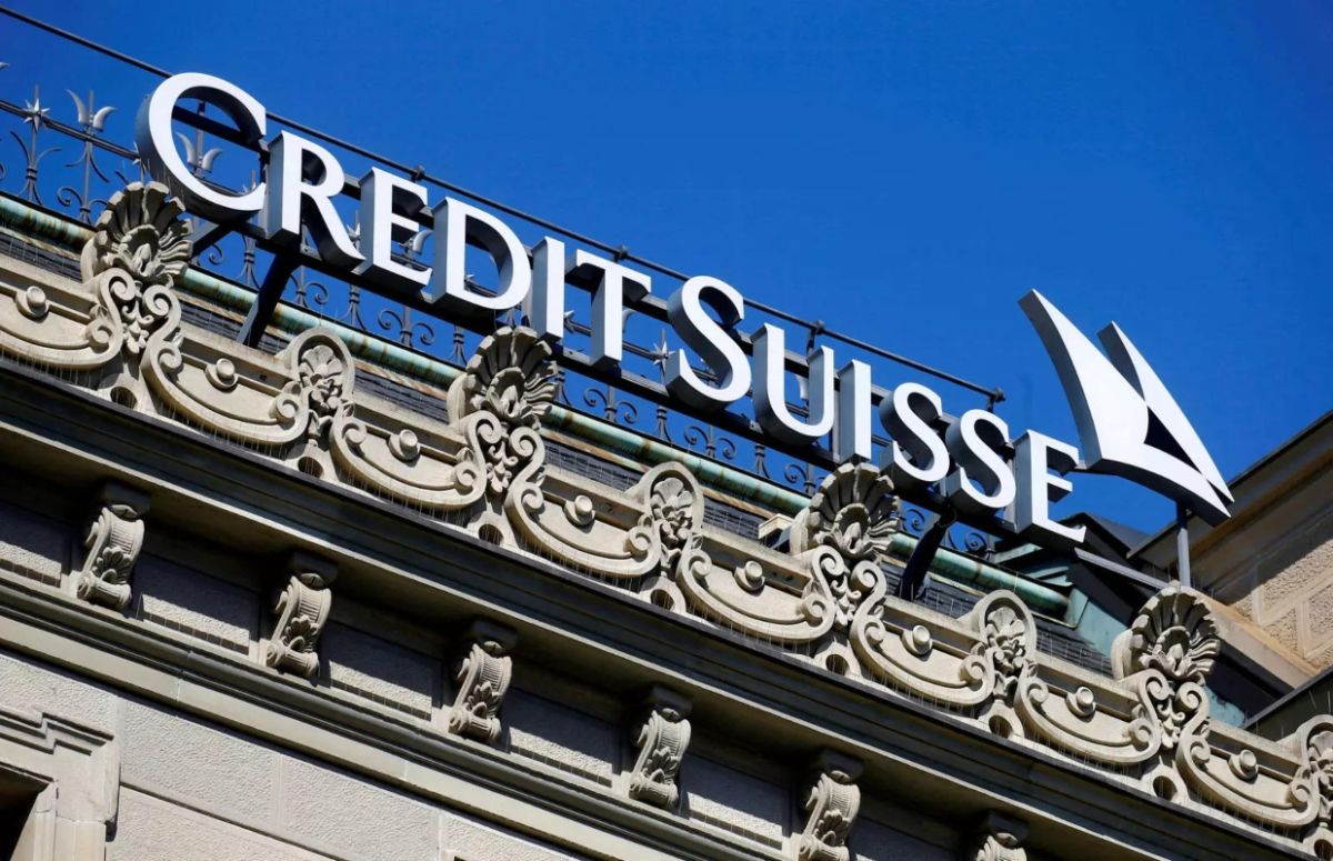FT: Στο φως το ντιλ 1 δισ. ευρώ της UBS με την Credit Suisse