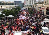 Γαλλία: Μετά το συνταξιοδοτικό «πόλεμος» και για το νερό Γαλλία: Μετά το συνταξιοδοτικό «πόλεμος» και για το νερό