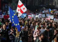 Ρωσία: «Απόπειρα» πραξικοπήματος ενορχηστρωμένο από τη Δύση οι μαζικές κινητοποιήσεις στη Γεωργία