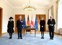 Γερμανία: Περαιτέρω ενίσχυση των βρετανογερμανικών σχέσεων δεσμεύθηκαν ο Σταϊνμάιερ και ο Βασιλιάς Κάρολος Γ’