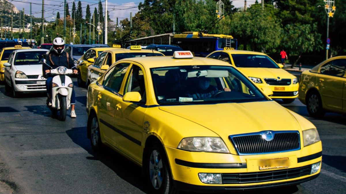 Χωρίς ταξί η Αθήνα λόγω της 24ωρης απεργίας του ΣΑΤΑ – Συγκέντρωση και πορεία στο Υπ. Μεταφορών