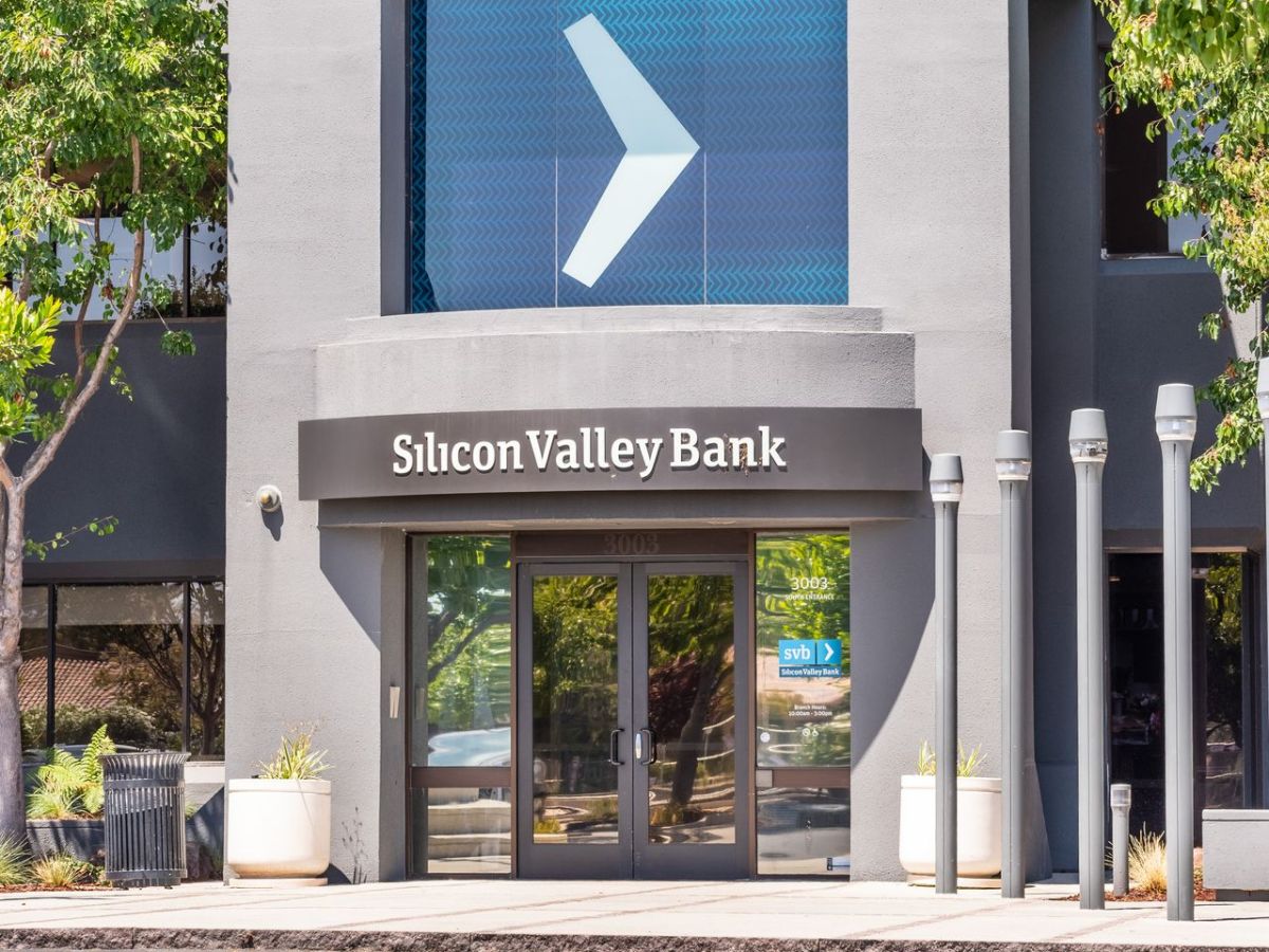 The Wall Street Journal: Η Silicon Valley Bank έκλεισε