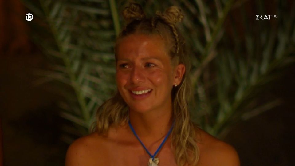 Η Ελένη Χαμπέρη αποχωρεί από το Survivor με δάκρυα στα μάτια