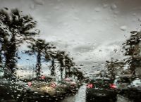 Καιρός σήμερα Πέμπτη: Νεφώσεις με τοπικές βροχές
