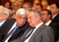Κοινή δημόσια παρουσία Κώστα Καραμανλή-Προκόπη Παυλόπουλου με υψηλό συμβολισμό