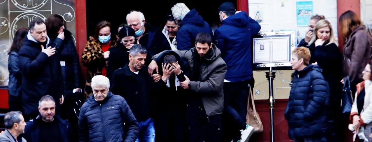 Σύγκρουση τρένων: Ατελείωτος θρήνος στην κηδεία της 34χρονης Αθηνάς [vid]