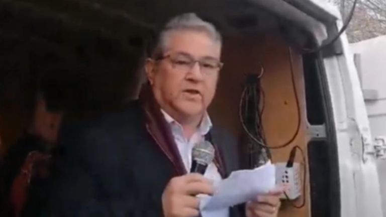Δημήτρης Κουτσούμπας: «Σερ αμί, σερ καμαράντ» στο Παρίσι – «Χαμός» στο Twitter