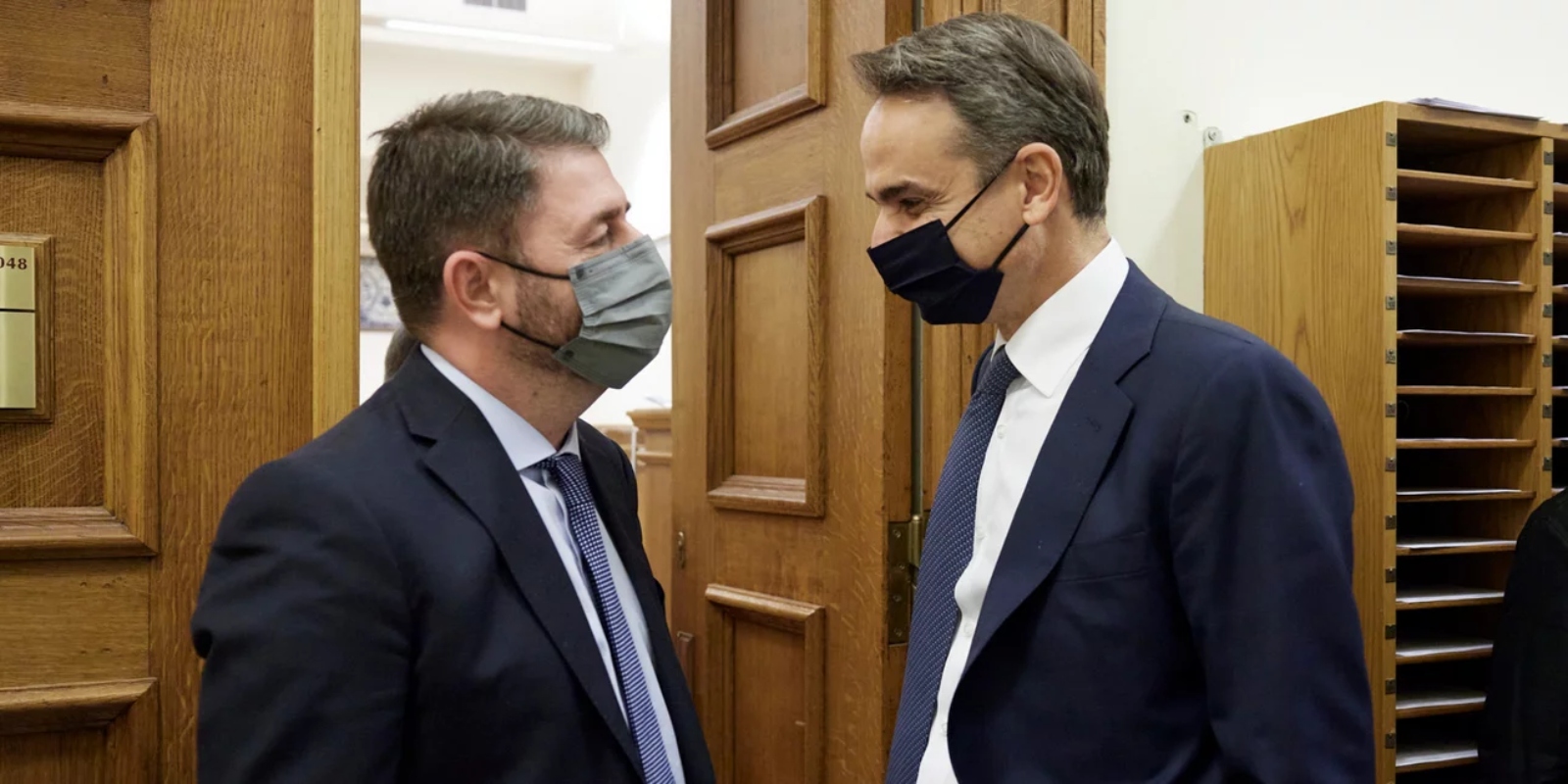 Κόντρα μεταξύ ΝΔ και ΠΑΣΟΚ με αφορμή την «επίμαχη» πρόσκληση στον Ανδρουλάκη