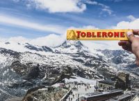 Toblerone: Σβήνει από τη συσκευασία της το ελβετικό βουνό
