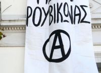 Επίθεση της αναρχικής ομάδας του «Ρουβίκωνα» με μπογιές στο σπίτι του Σταύρου Θεοδωράκη