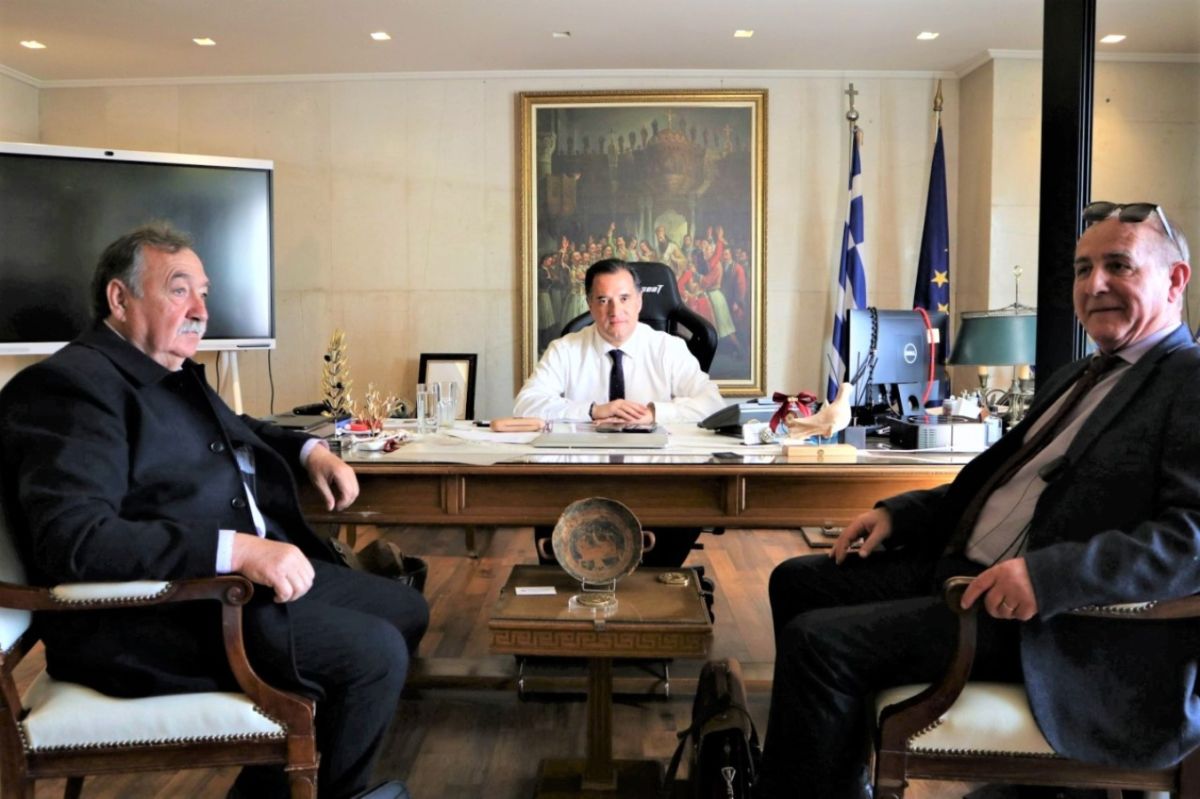 Συνάντηση του Υπ. Ανάπτυξης με τον Δήμαρχο Ανάφης με αφορμή την ολοκλήρωση του Τουριστικού Καταφυγίου Ανάφης