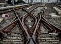 Τέμπη: Το κόστος από τη διακοπή της σιδηροδρομικής μεταφοράς των εμπορευμάτων