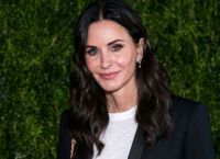 Courteney Cox: Παραδέχθηκε ότι παραμορφώθηκε από τα fillers