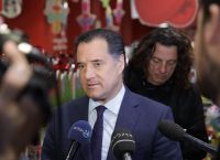 Επίσκεψη του Υπουργού Ανάπτυξης σε αλυσίδες παιχνιδιών πρώτη ημέρα εφαρμογής του “Καλαθιού των Νονών”