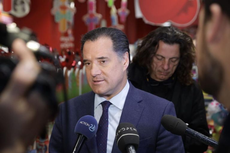 Επίσκεψη του Υπουργού Ανάπτυξης σε αλυσίδες παιχνιδιών πρώτη ημέρα εφαρμογής του “Καλαθιού των Νονών”