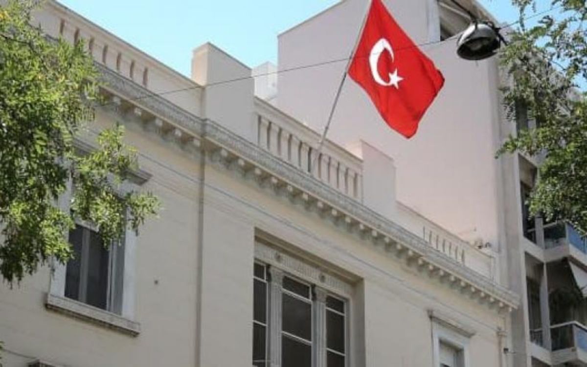 Eυχές για την 25η Μαρτίου εκφράζει και η τουρκική πρεσβεία μετά τον Τσαβούσογλου