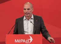 Βαρουφάκης: Να ξεριζώσουμε και να ξαναχτίσουμε από νηπιαγωγείο μέχρι πανεπιστήμιο