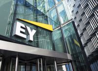 Ernst & Young: Απολύει 3.000 εργαζόμενους στις ΗΠΑ